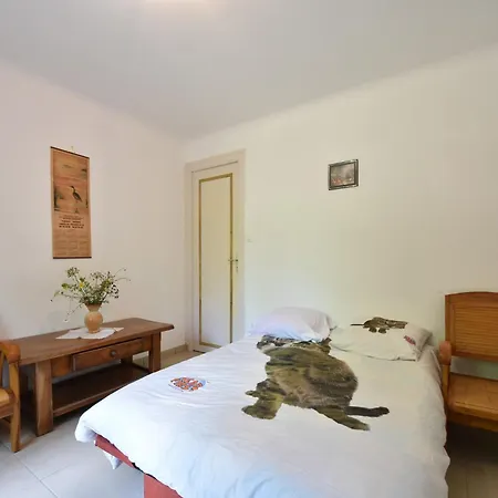 Superb With Private Garden, Cleaning Included * Yvias